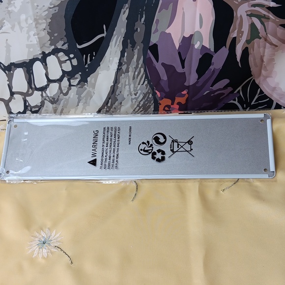 (16x4 inches) Metal Wicked Witch Way Sign in green & white - Picture 2 of 2